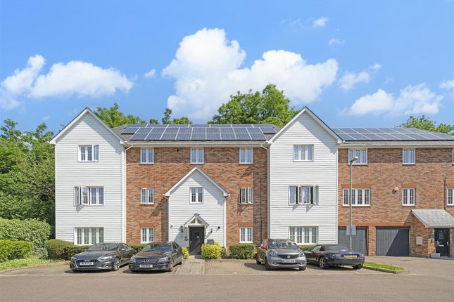 Flat to rent in Beaufort Place, Orpington