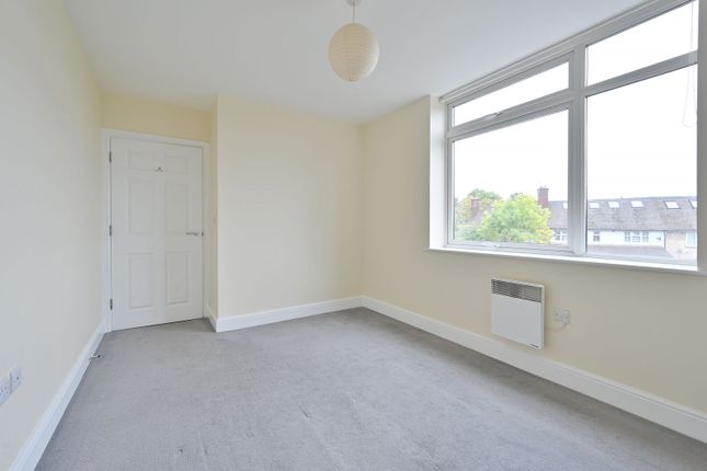 Leavesden Road, Watford photo 4