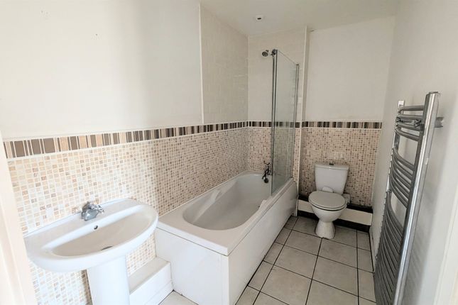 Flat 6, Holmes Court, Merlin Road, Birkenhead photo 4