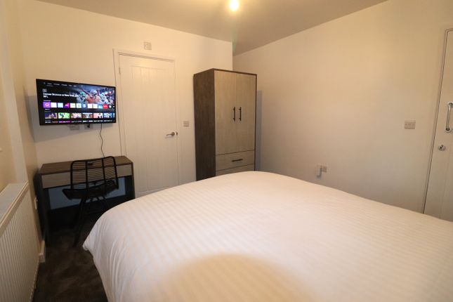 Room 2, 18, Waid Close, Dartford photo 2