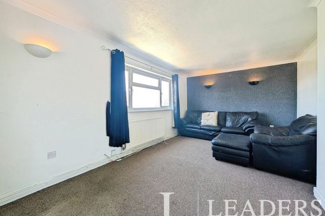 124, Radburn Close, Harlow photo 2