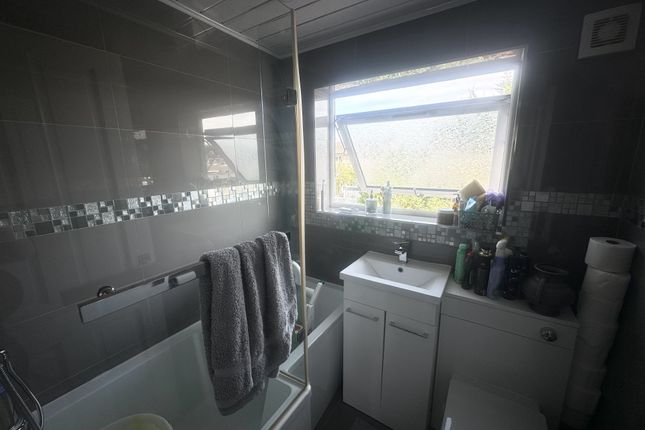 24, Peterborough photo 3