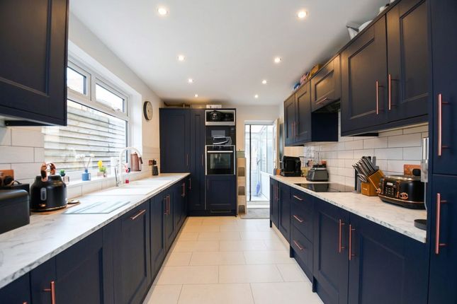 84 Tootal Drive, Salford photo 2