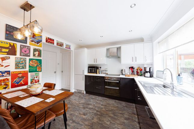 38 Mount Close, Newcastle Upon Tyne photo 4