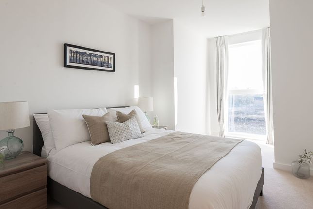 Flat for sale in Lismore Boulevard, London