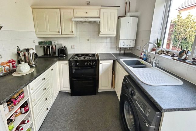 11, Ascott Drive, Swadlincote photo 2