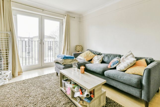 Flat for sale in Chatsworth Court, Stevenage