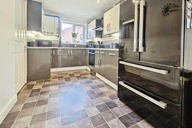 19, Bluebell Close, Biddulph photo 2