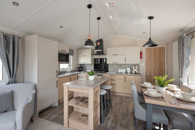 Mobile/park home for sale in The Willerby Waverley, Seaview Holiday Park, Whitstable