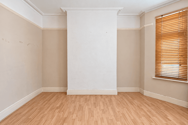 15 Barham Close, WEMBLEY photo 3