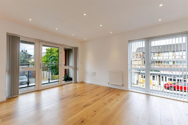 2, Amber Court, Ruislip photo 2