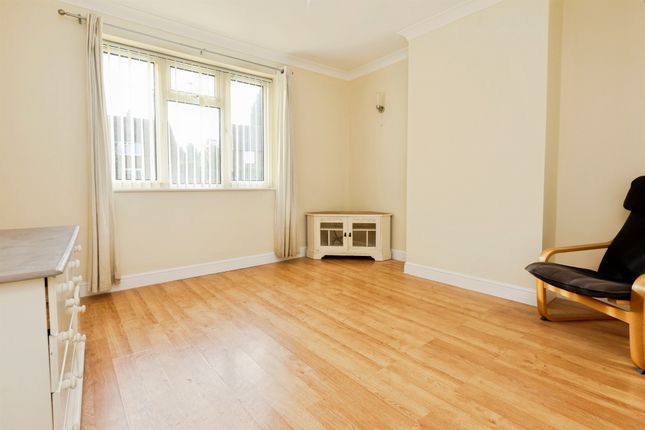 15, Hazel Road, Kingswinford photo 4