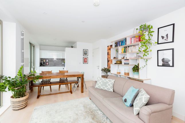 Flat for sale in 4 Cunningham Avenue, Royal Wharf