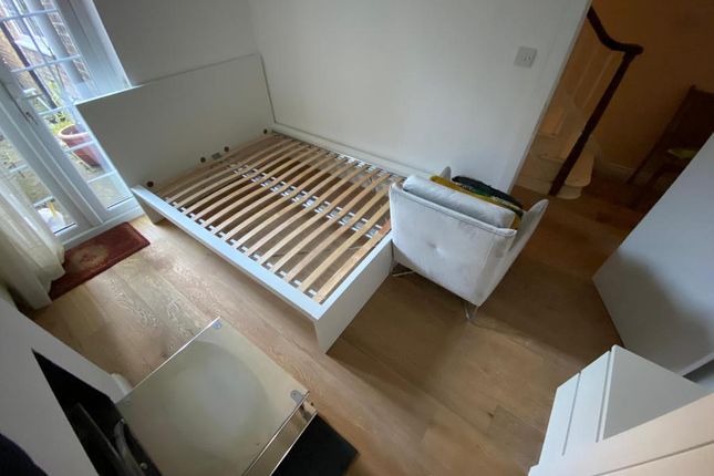 Thumbnail Room to rent in Oliphant Street, London