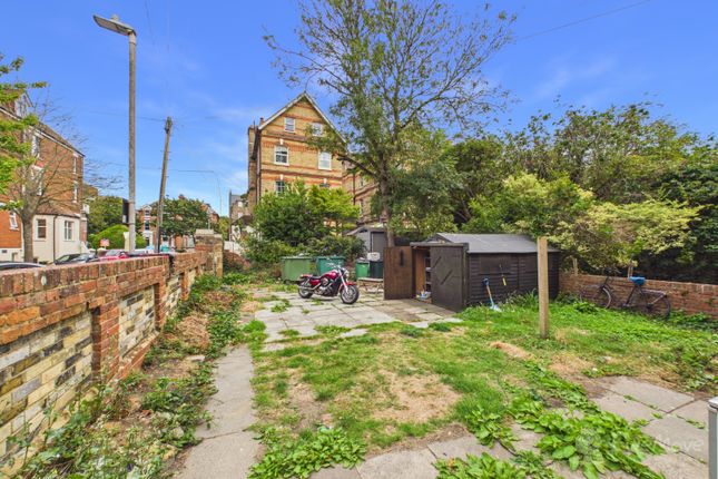 Room 13, 10, Westbourne Gardens, Folkestone photo 4