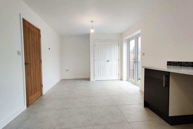 6a, Sutton Crescent, NORWICH photo 3