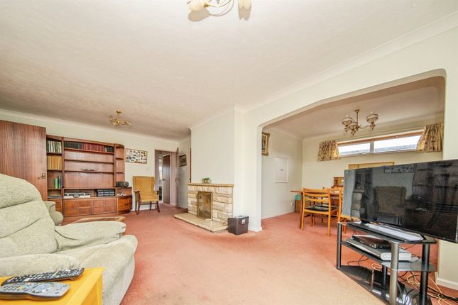 40, Sandringham Close, Ipswich photo 2