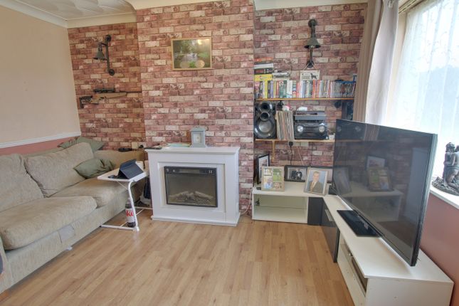 26, Heathcote Close, March photo 2