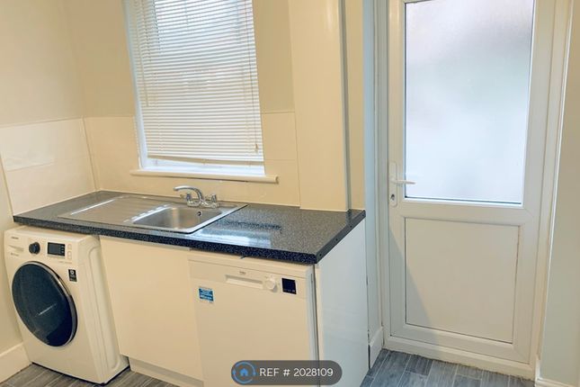 Flat to rent in London Road, Reading