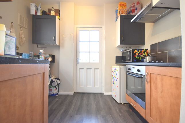 Thumbnail Flat to rent in 152 Queenstown Road, Battersea