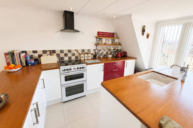 Elise, Vicarage Lane, Rochester photo 5
