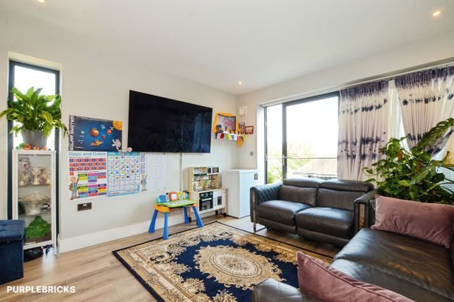 Flat 6/Motac Court, 16 Rayners Close, Wembley photo 3
