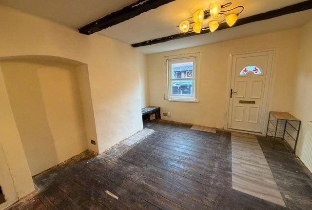 3-bed terraced on Kidderminster, £895/mo