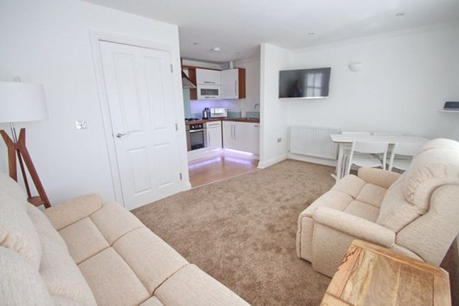 Thumbnail Flat to rent in King George Avenue, Petersfield