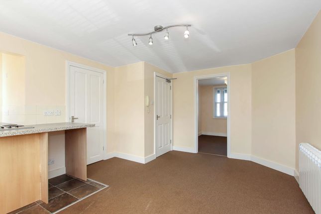 68b, Western Road, Tring photo 2