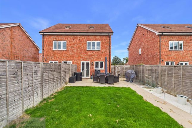 43, Emerald Road, Crawley photo 4