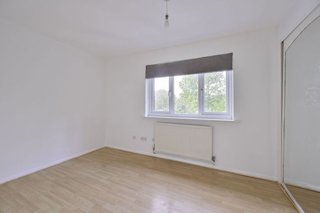 Jade Close, Beckton photo 4