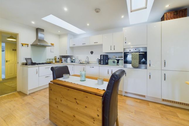 22, Newton Avenue, Aylesbury photo 4