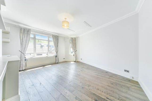 Flat to rent in Broadway Mansions, Effie Road, London