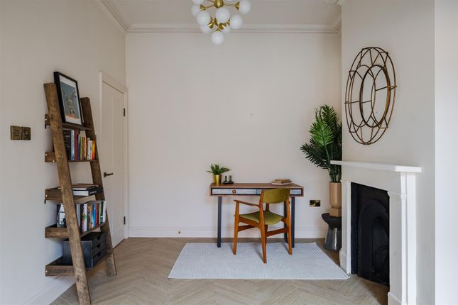 End terrace house for sale in Colne Road, London
