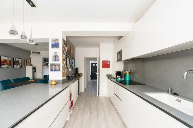 41, Stanway Gardens, Edgware photo 4