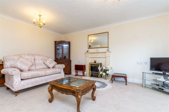 Flat for sale in Forum Court, 80 Lord Street, Southport, 1Jp.