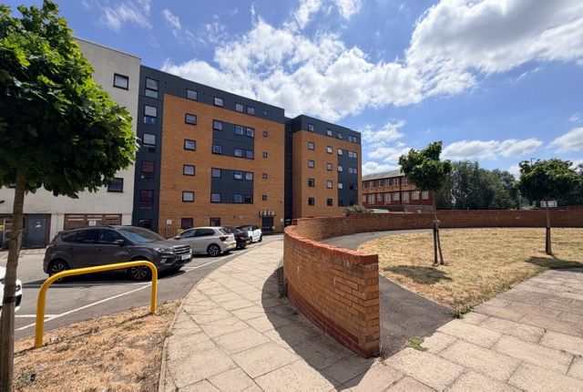 Studio flat on Hide Street, Stoke-on-trent, £40,000