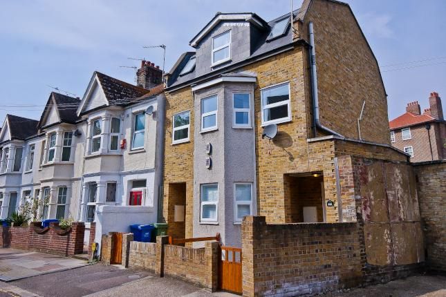 Flat to rent in Ethnard Road, Bermondsey