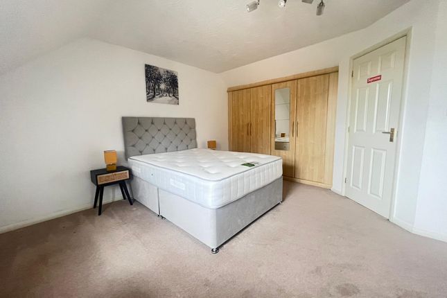 Town house to rent in Gillquart Way, Coventry