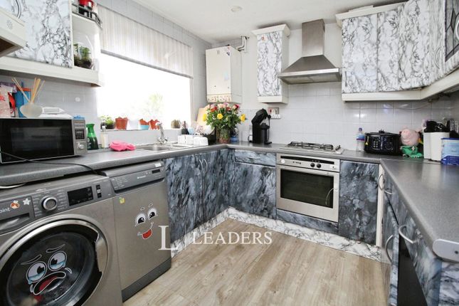 5, Martin Close, Milton Keynes photo 4