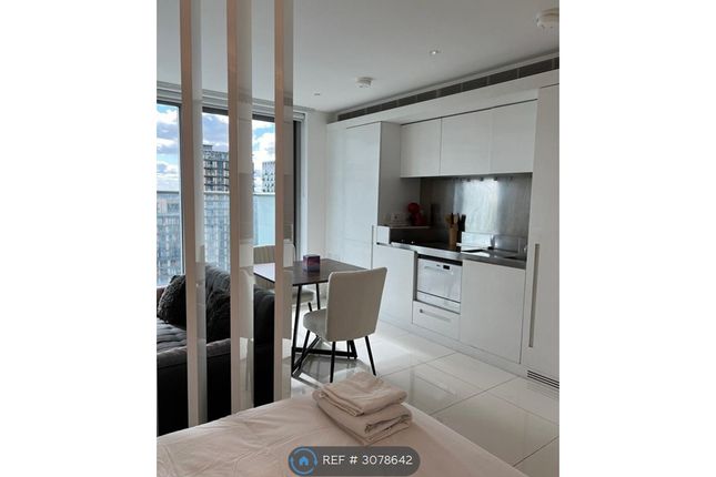 Pan Peninsula Square, London photo 2