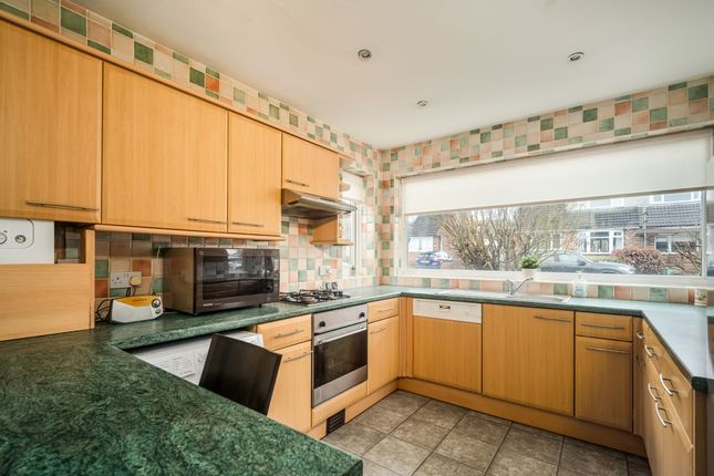 19 Dean Park Drive, Drighlington photo 4