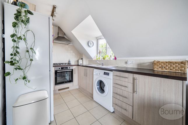 12, Admiral Way, Godalming photo 3