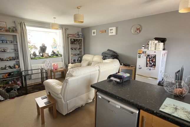 33 Hazel Avenue, Walton Cardiff, Tewkesbury photo 2