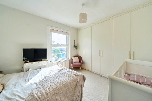 First Floor Flat, 10, Fordel Road, Catford London photo 3