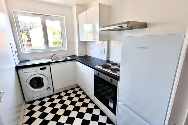 38, Taylor Close, Orpington photo 3