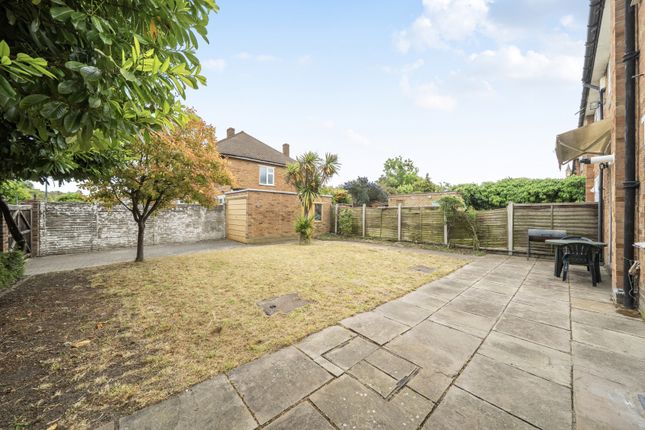 25, Porcupine Close, London photo 2