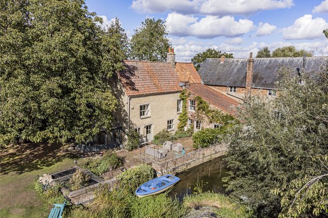 Mill Lane, Northamptonshire, NN14 photo 2