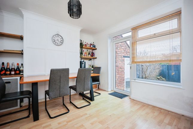 39, Gloucester Road, Gee Cross photo 4