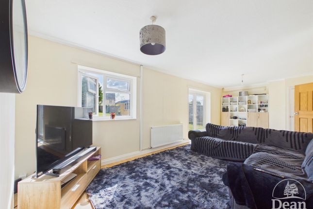 48, Summerleaze, Lydney photo 4